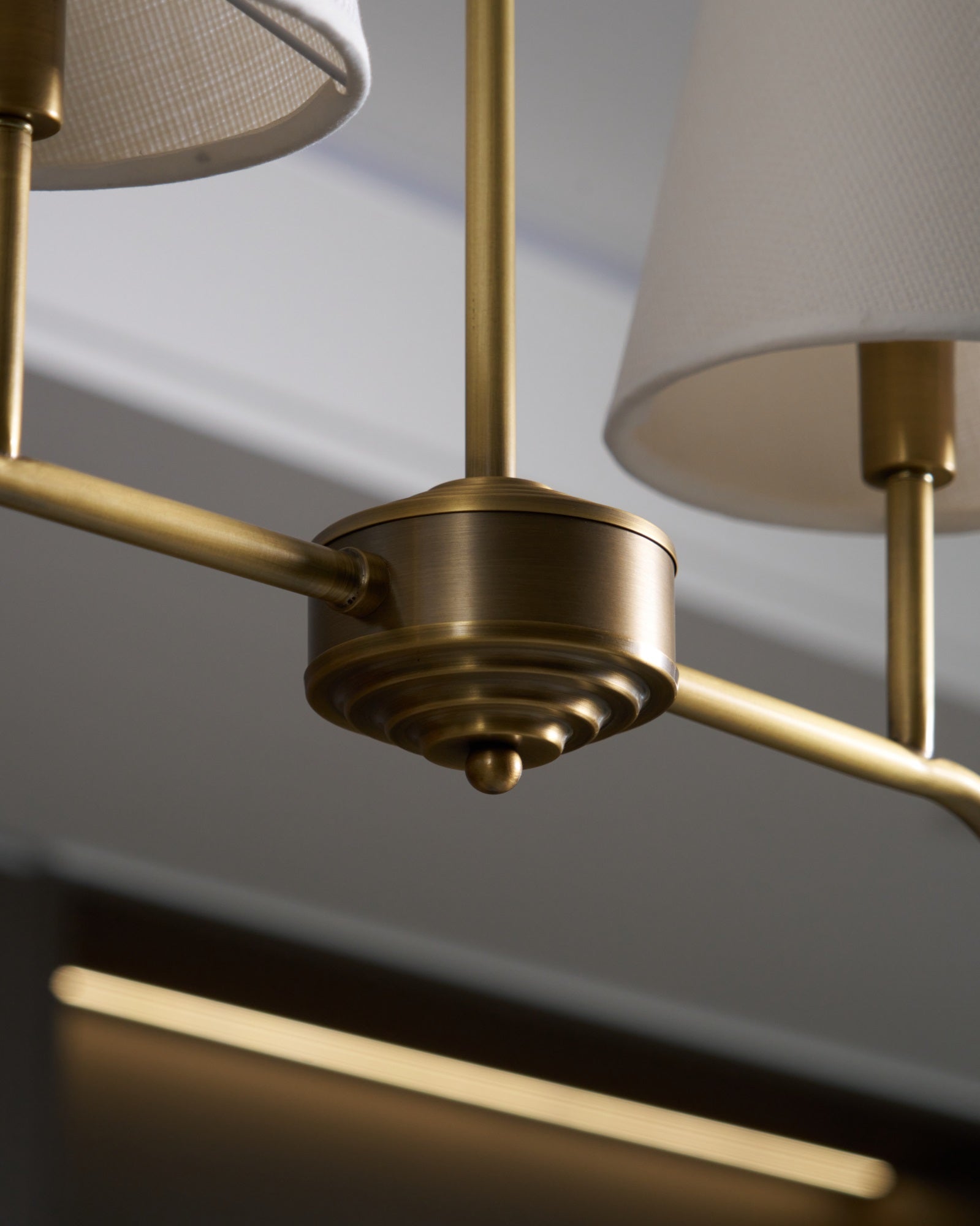 Lustra Chandelier Laiton Courbé Beige Linéaire - Neutralighting