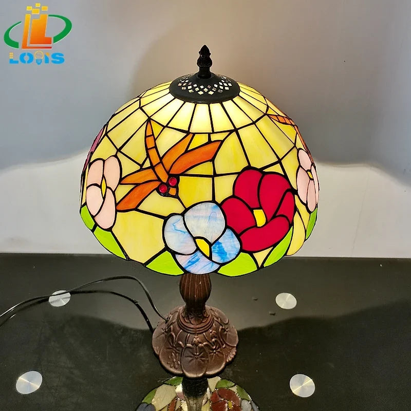 Lampe de table style tiffany avec fleurs et libellules décorative Gaston Détour en Verre - Le Charme du Verre dans le Décor
