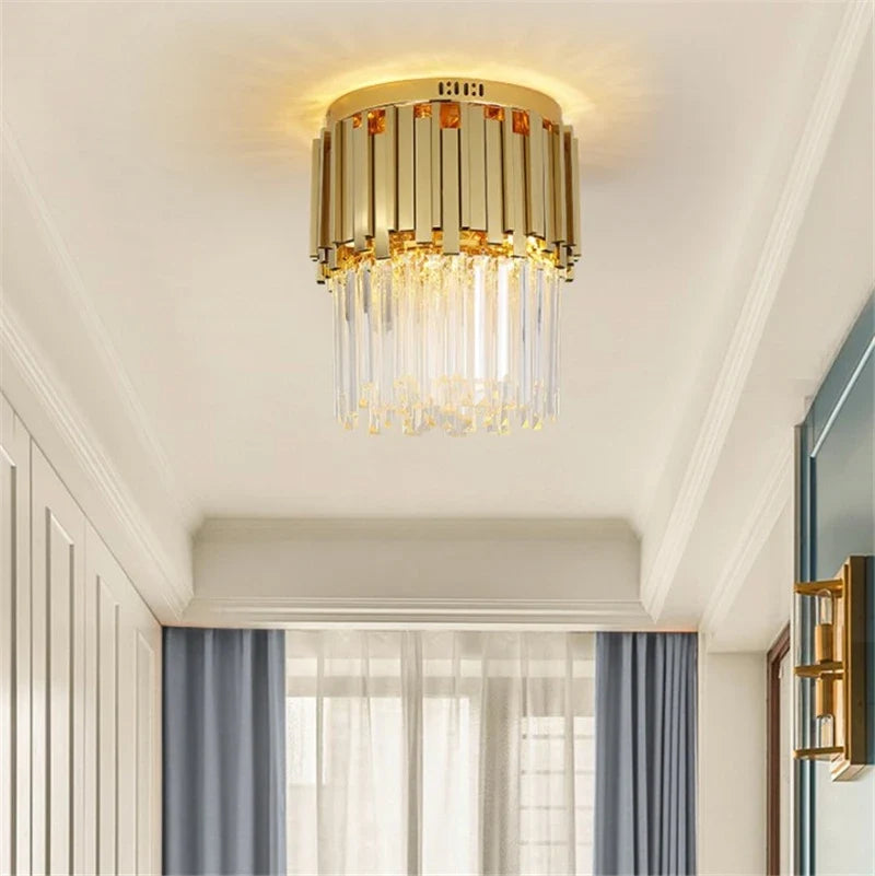 Lustre — En cristal doré moderne design pour intérieur élégant