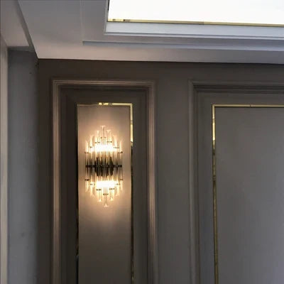Applique murale design en cristal et fer nordique pour intérieur moderne Gautier Contrepoint - Jeux de Reflets & Présence Raffinée
