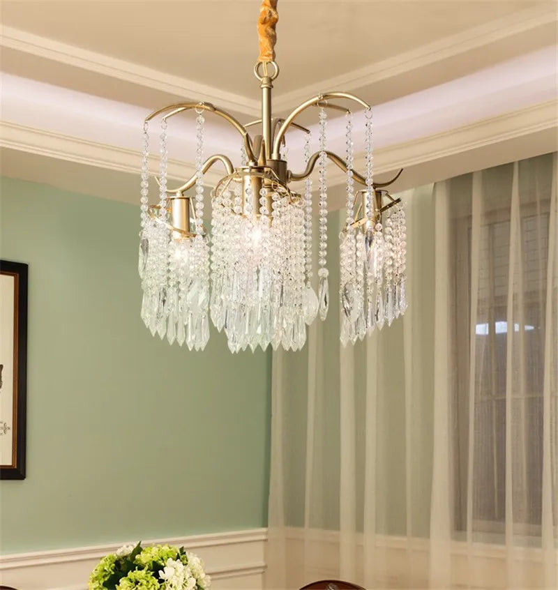 Lustre — Suspendu en cristal et métal doré élégant
