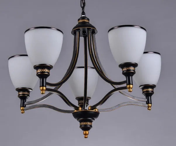 Lustre — Classique en fer et verre pour décoration intérieure