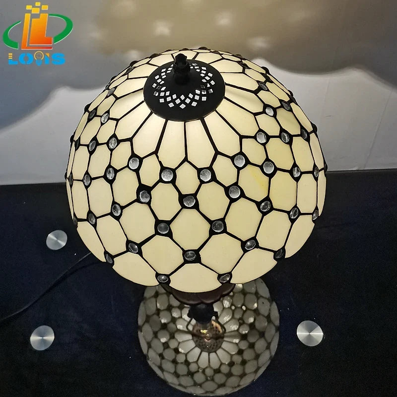 Lampe de table style Tiffany européen en verre à perles de cristal 12 pouces avec base en métal pour bureau, lecture et bar Suzanne Volute - Reflets Délicats & Élégance Visuelle
