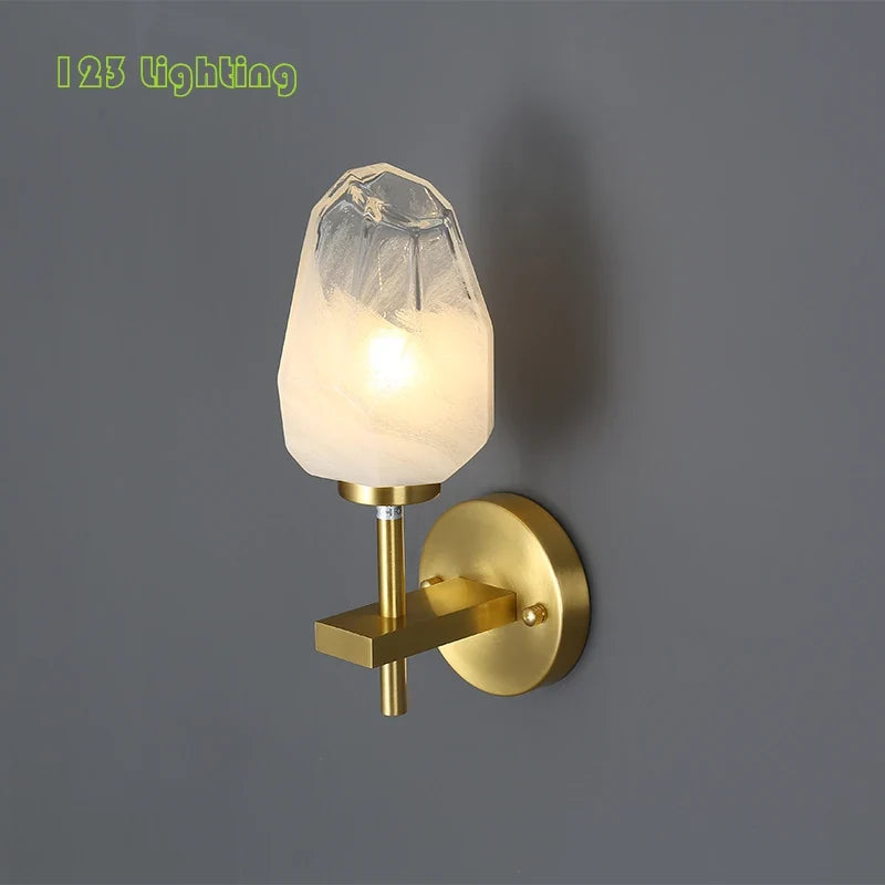 Applique murale design en verre et cuivre doré pour intérieur Naëlle Lointain - Reflets Chaleureux & Décor Raffiné