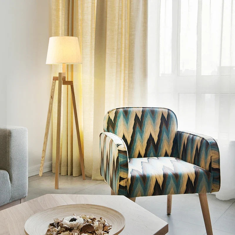 Lampadaire — Nordique en bois design créatif à trois pieds