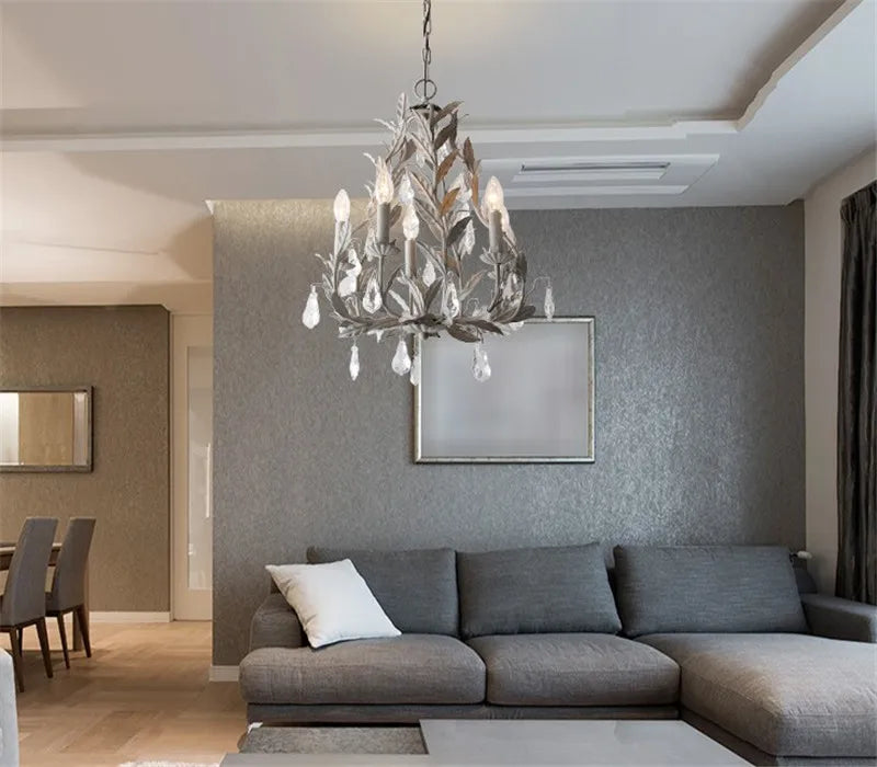 Lustre — Vintage en fer forgé et cristal pour un éclairage rétro