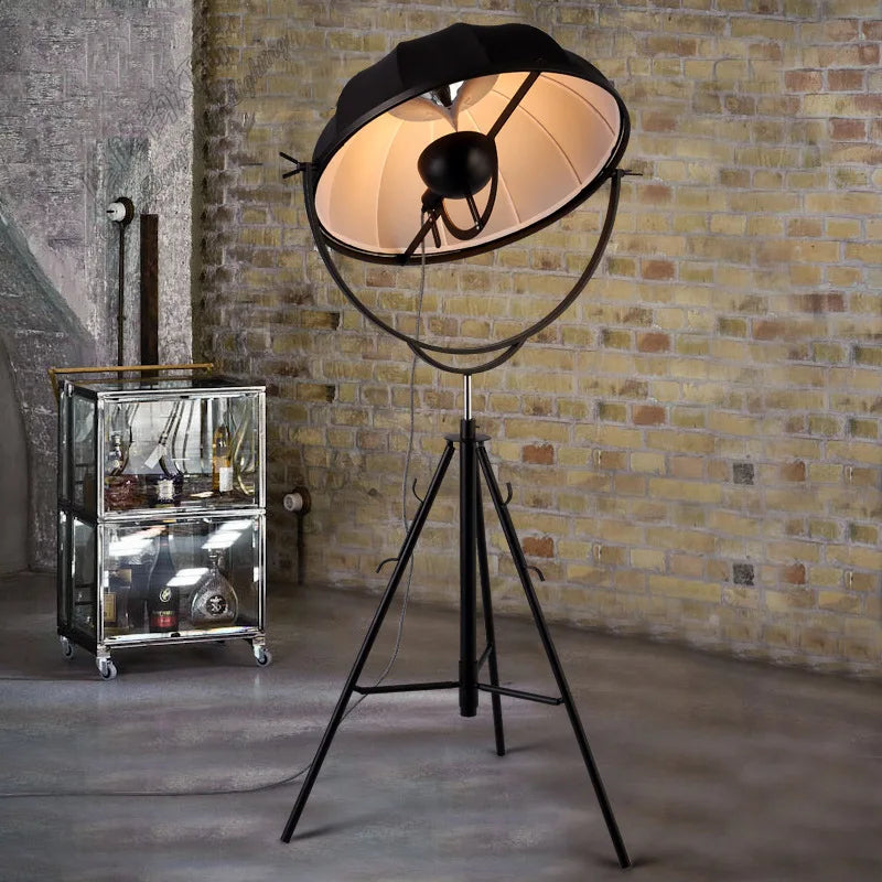 Lampadaire — LED trépied nordique moderne pour décoration intérieure