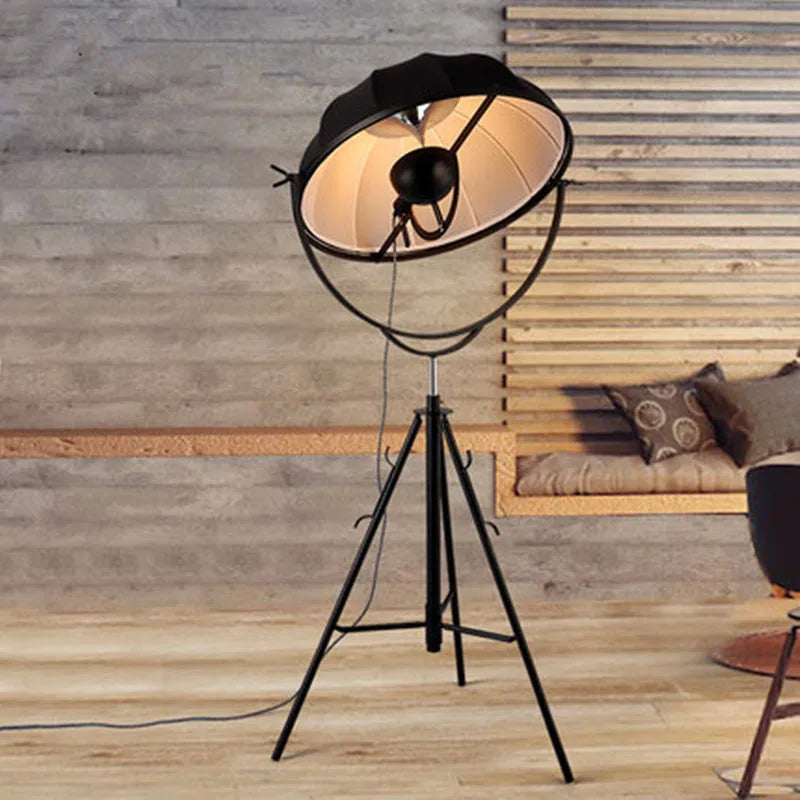 Lampadaire — LED trépied nordique moderne pour décoration intérieure