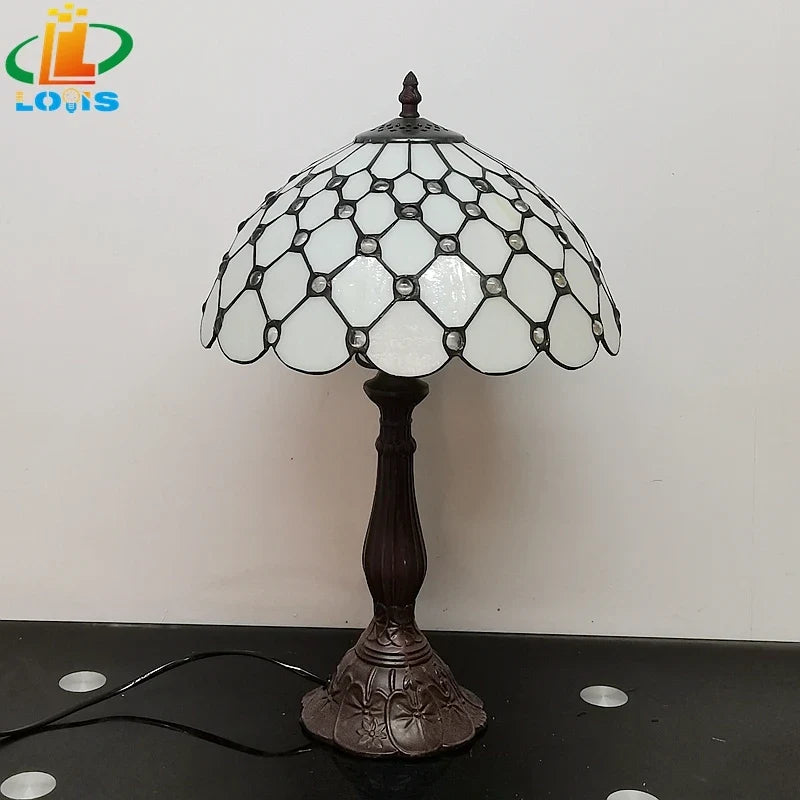 Lampe de table style Tiffany européen en verre à perles de cristal 12 pouces avec base en métal pour bureau, lecture et bar Suzanne Volute - Reflets Délicats & Élégance Visuelle
