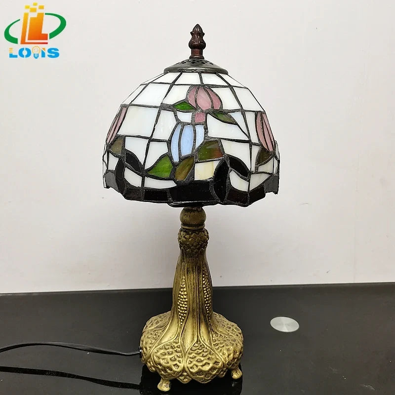 Lampe à poser — De table style tiffany en verre antique pour décoration intérieure