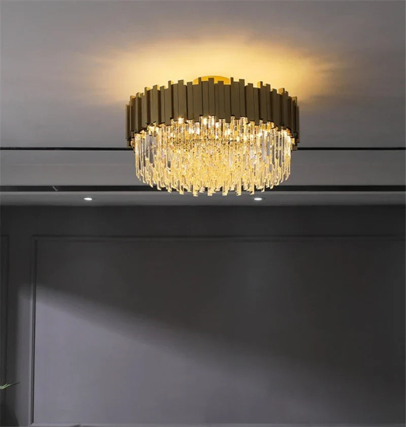 Lustre — En cristal doré moderne design pour intérieur élégant