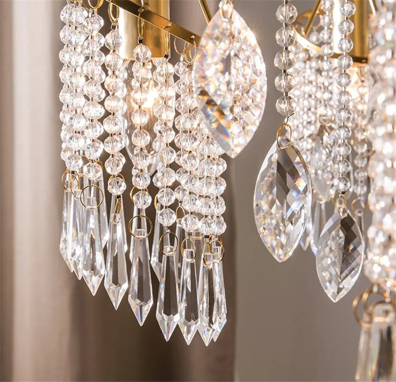 Lustre — Suspendu en cristal et métal doré élégant