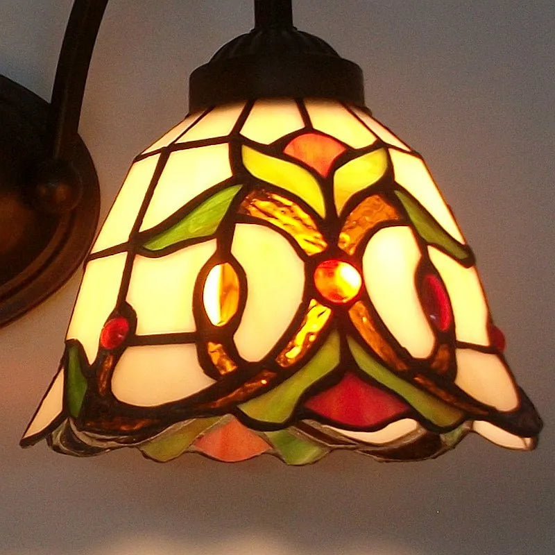 Applique murale tiffany art rétro éclairage vitrail pour bar restaurant Zélian Éveil en Verre - Jeux de Reflets & Harmonie Intérieure