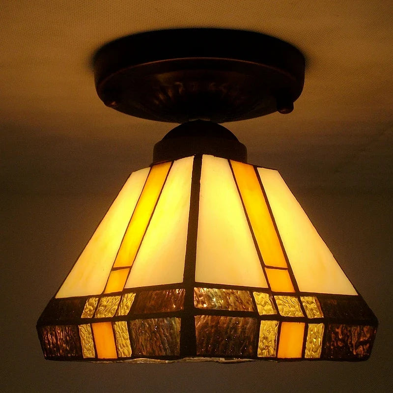 Plafonnier — Rétro en verre tiffany pour intérieur élégant