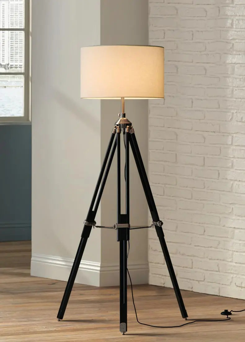 lampe à poser trépied en bois style industriel moderne