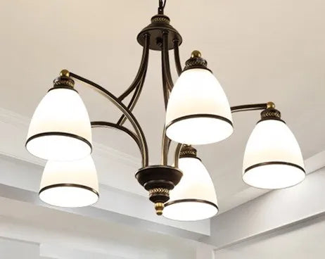 Lustre — Classique en fer et verre pour décoration intérieure