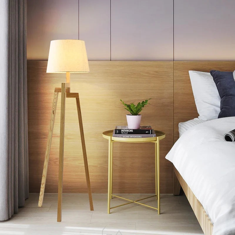 Lampadaire — Nordique en bois design créatif à trois pieds