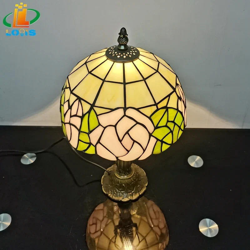 Lampe à poser — De table style tiffany en forme de rose pour décoration intérieure