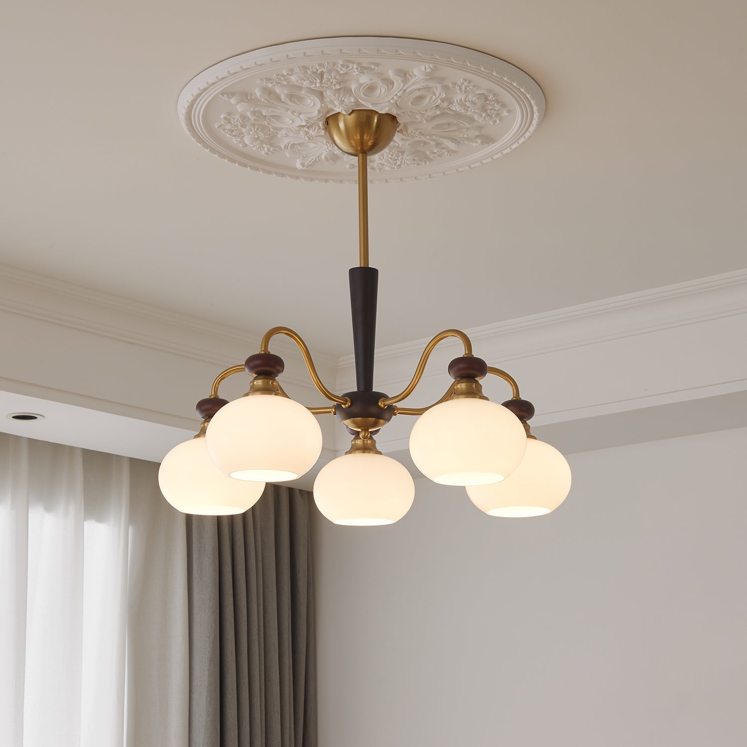 Calaeila Chandelier Bois Verre Sphère Élégance Traditionnelle - Neutralighting