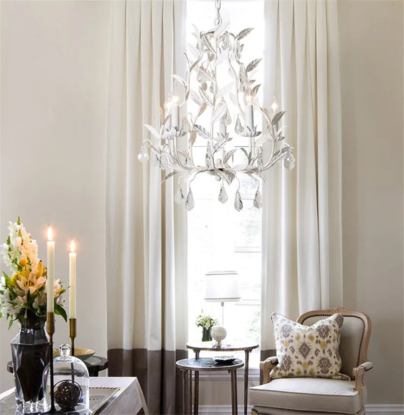 Lustre — Vintage en fer forgé et cristal pour un éclairage rétro