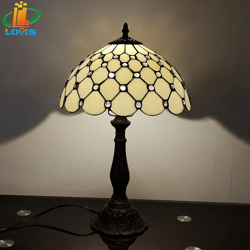 Lampe de table style Tiffany européen en verre à perles de cristal 12 pouces avec base en métal pour bureau, lecture et bar Suzanne Volute - Reflets Délicats & Élégance Visuelle