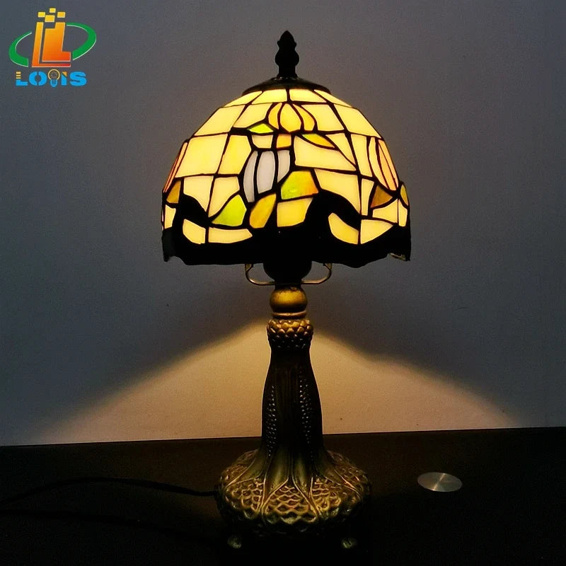 Lampe à poser — De table style tiffany en verre antique pour décoration intérieure