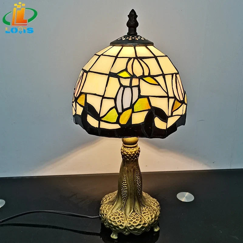 Lampe à poser — De table style tiffany en verre antique pour décoration intérieure