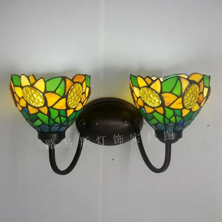 Applique murale tiffany art rétro éclairage vitrail pour bar restaurant Zélian Éveil en Verre - Jeux de Reflets & Harmonie Intérieure