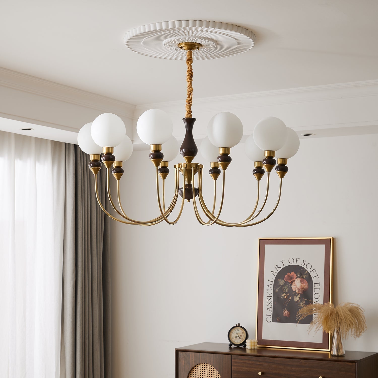 Lustra Chandelier Bras en Laiton Boules en Verre Dépoli - Neutralighting