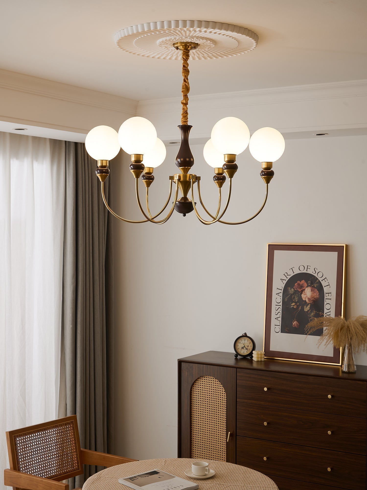 Lustra Chandelier Bras en Laiton Boules en Verre Dépoli - Neutralighting