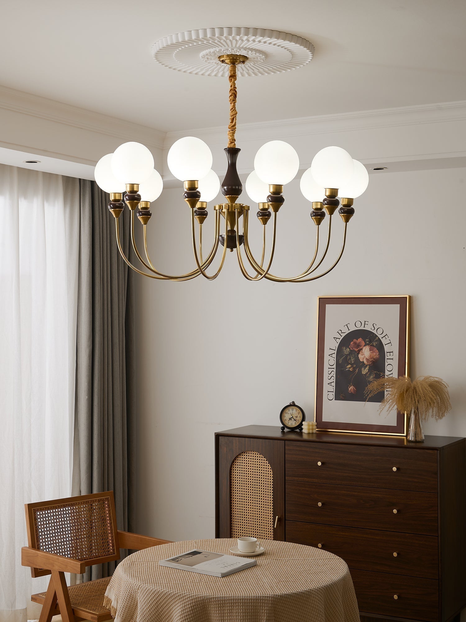 Lustra Chandelier Bras en Laiton Boules en Verre Dépoli - Neutralighting