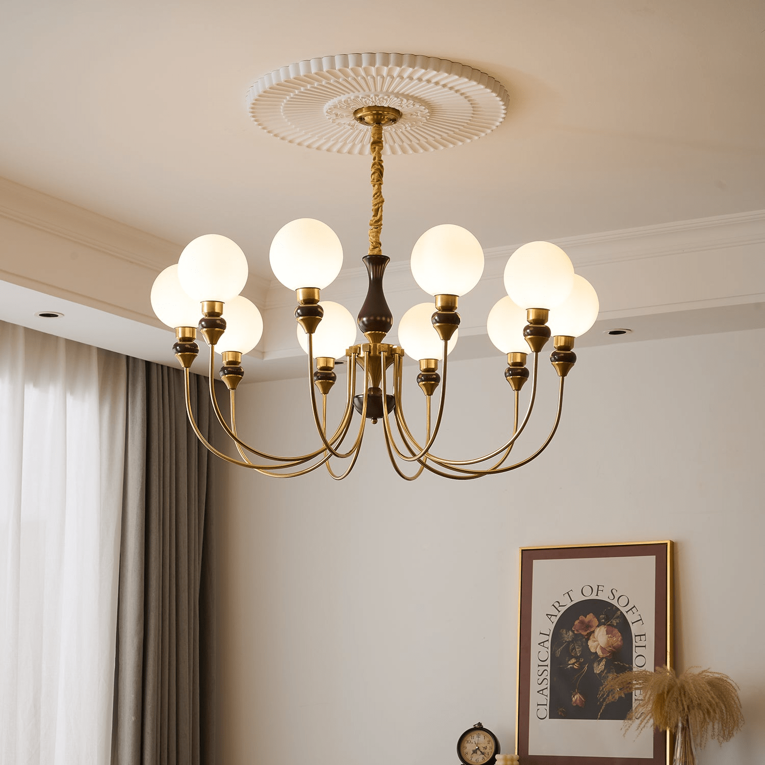 Lustra Chandelier Bras en Laiton Boules en Verre Dépoli - Neutralighting