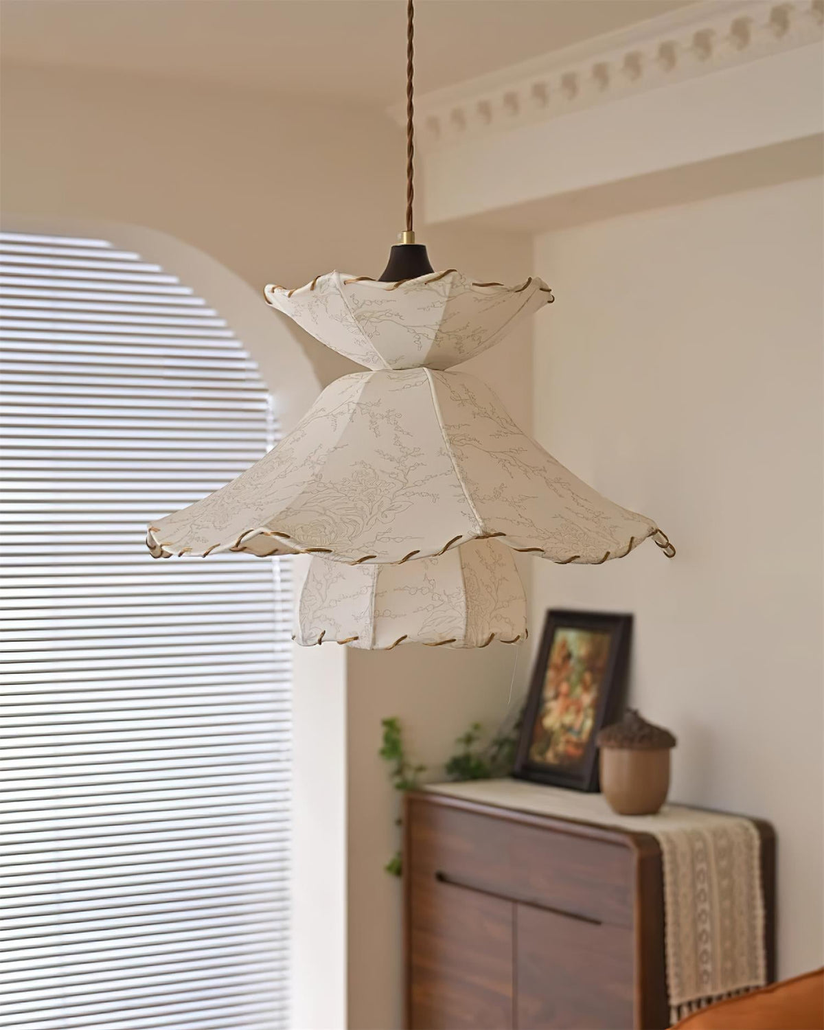 Lampe Suspension Abat-jour en Tissu Superposé à Bords Scallop Bois Minimaliste - Neutralighting