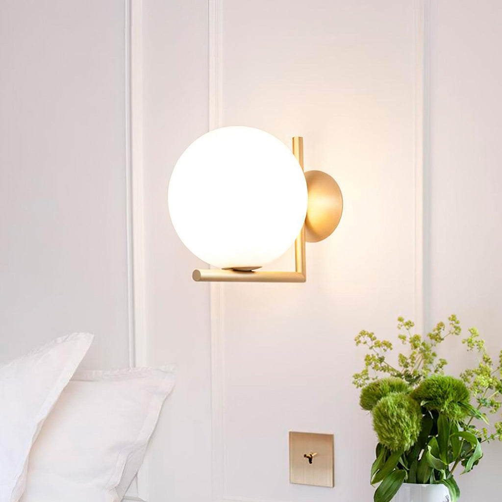 Joanna Applique Murale Moderne Minimaliste en Verre Soufflé Opale - Neutralighting