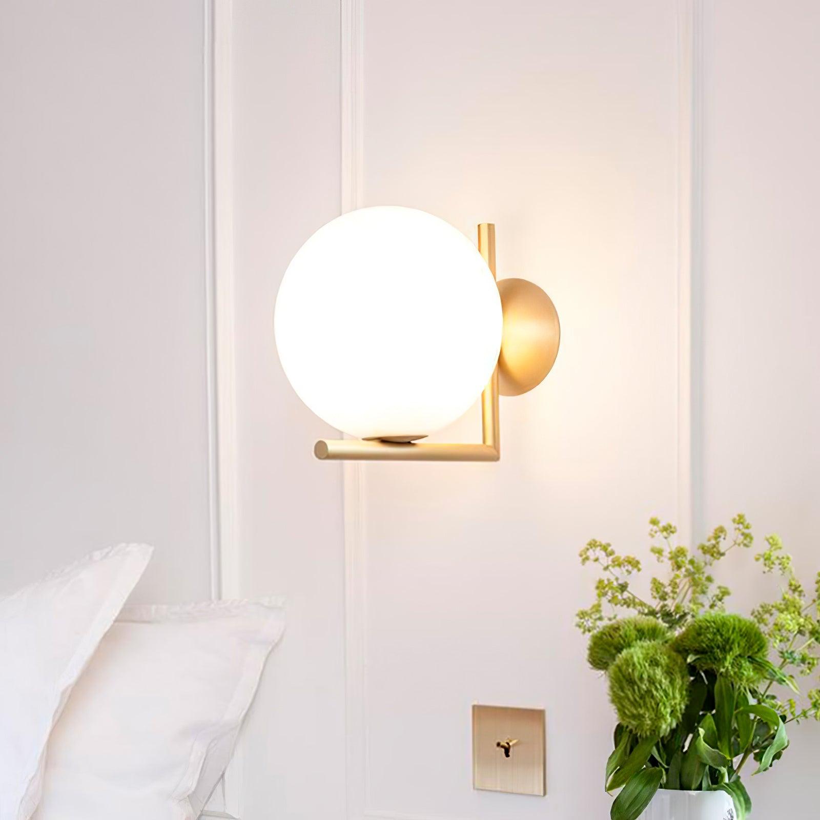 Joanna Applique Murale Moderne Minimaliste en Verre Soufflé Opale - Neutralighting