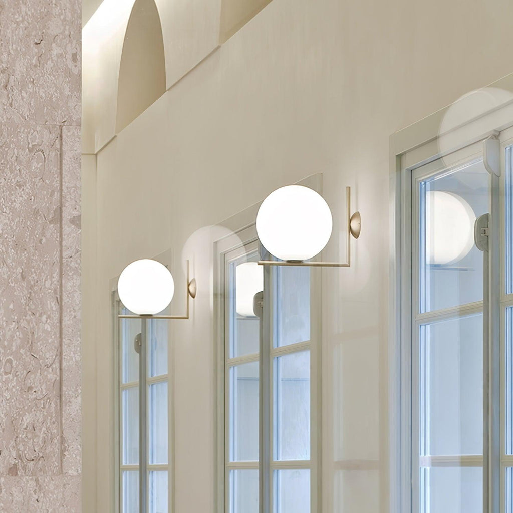 Joanna Applique Murale Moderne Minimaliste en Verre Soufflé Opale - Neutralighting