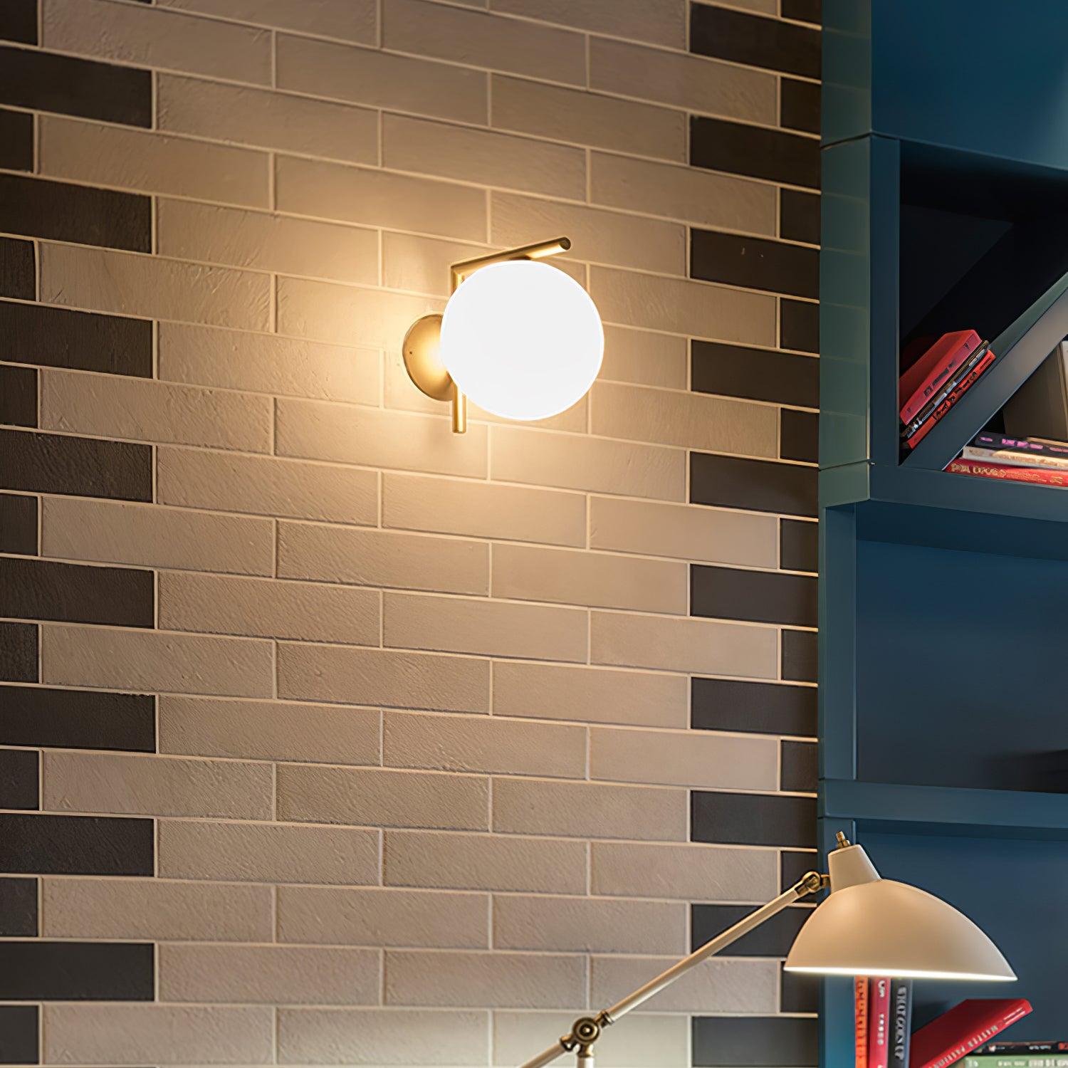 Joanna Applique Murale Moderne Minimaliste en Verre Soufflé Opale - Neutralighting