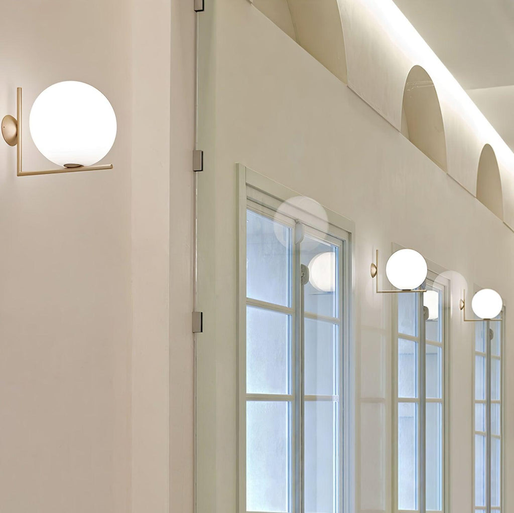 Joanna Applique Murale Moderne Minimaliste en Verre Soufflé Opale - Neutralighting