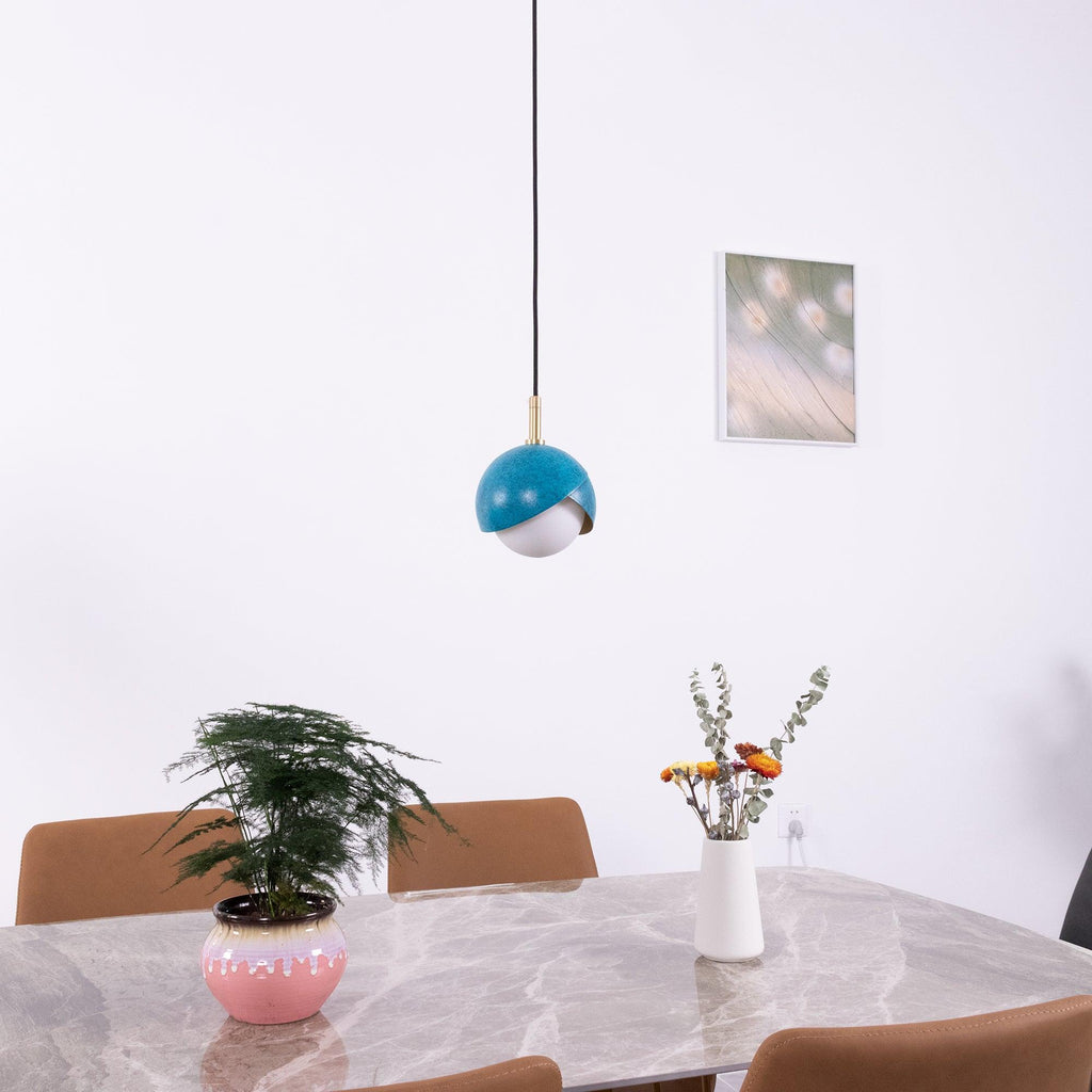 Solara Lampe Suspendue en Laiton Globe Opale Emboîté Moderne - Neutralighting