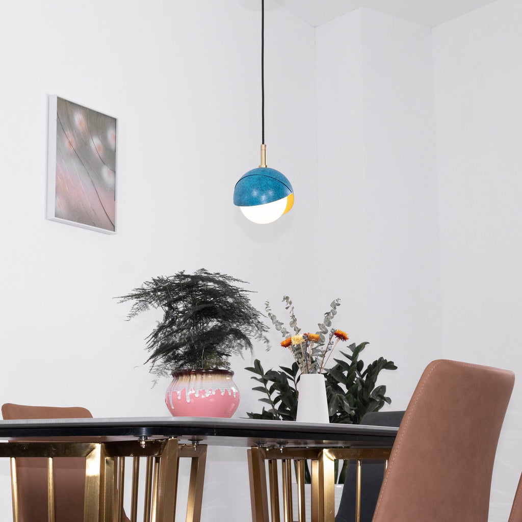 Solara Lampe Suspendue en Laiton Globe Opale Emboîté Moderne - Neutralighting