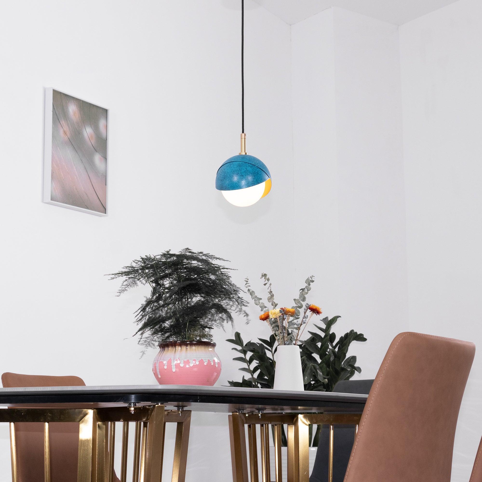 Solara Lampe Suspendue en Laiton Globe Opale Emboîté Moderne - Neutralighting
