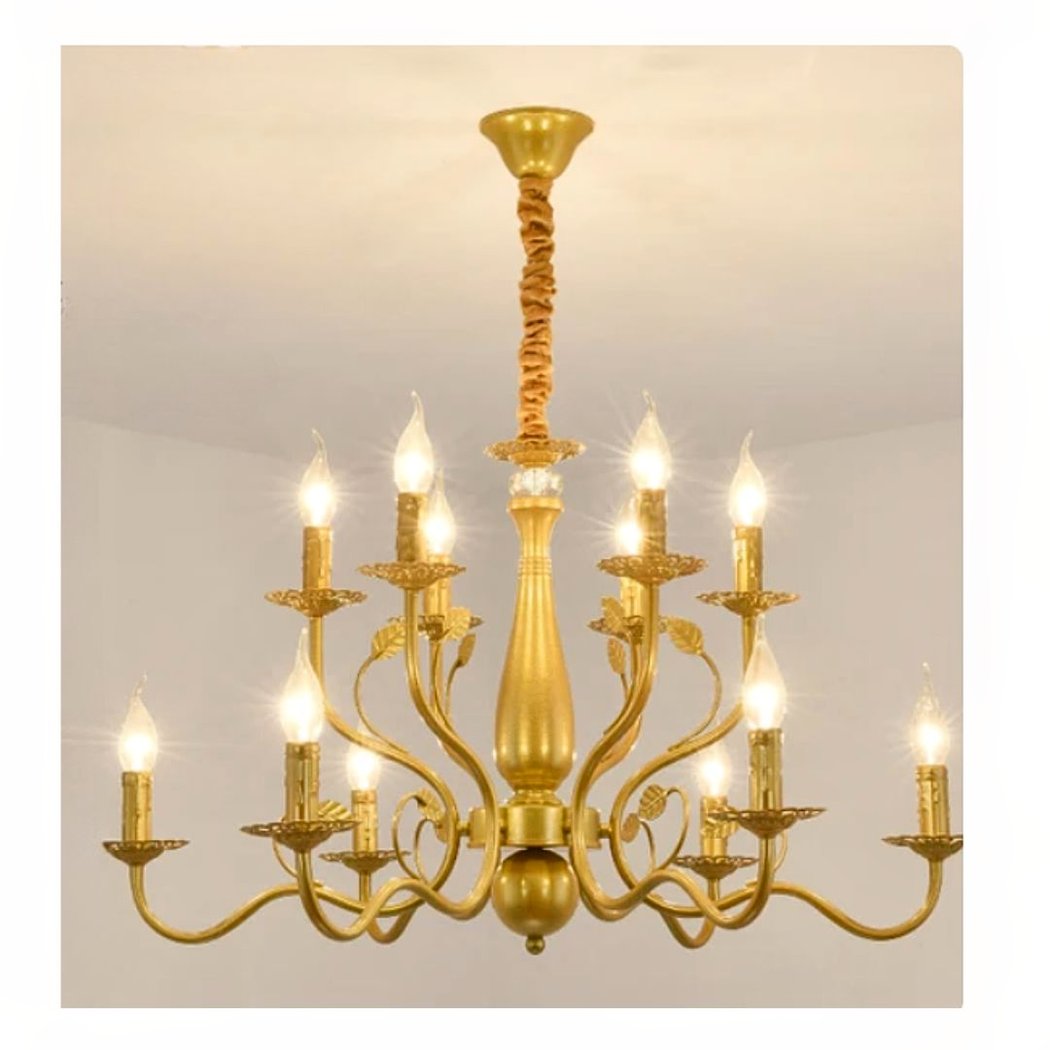 Lustre — En fer forgé dans le style chandelier baroque