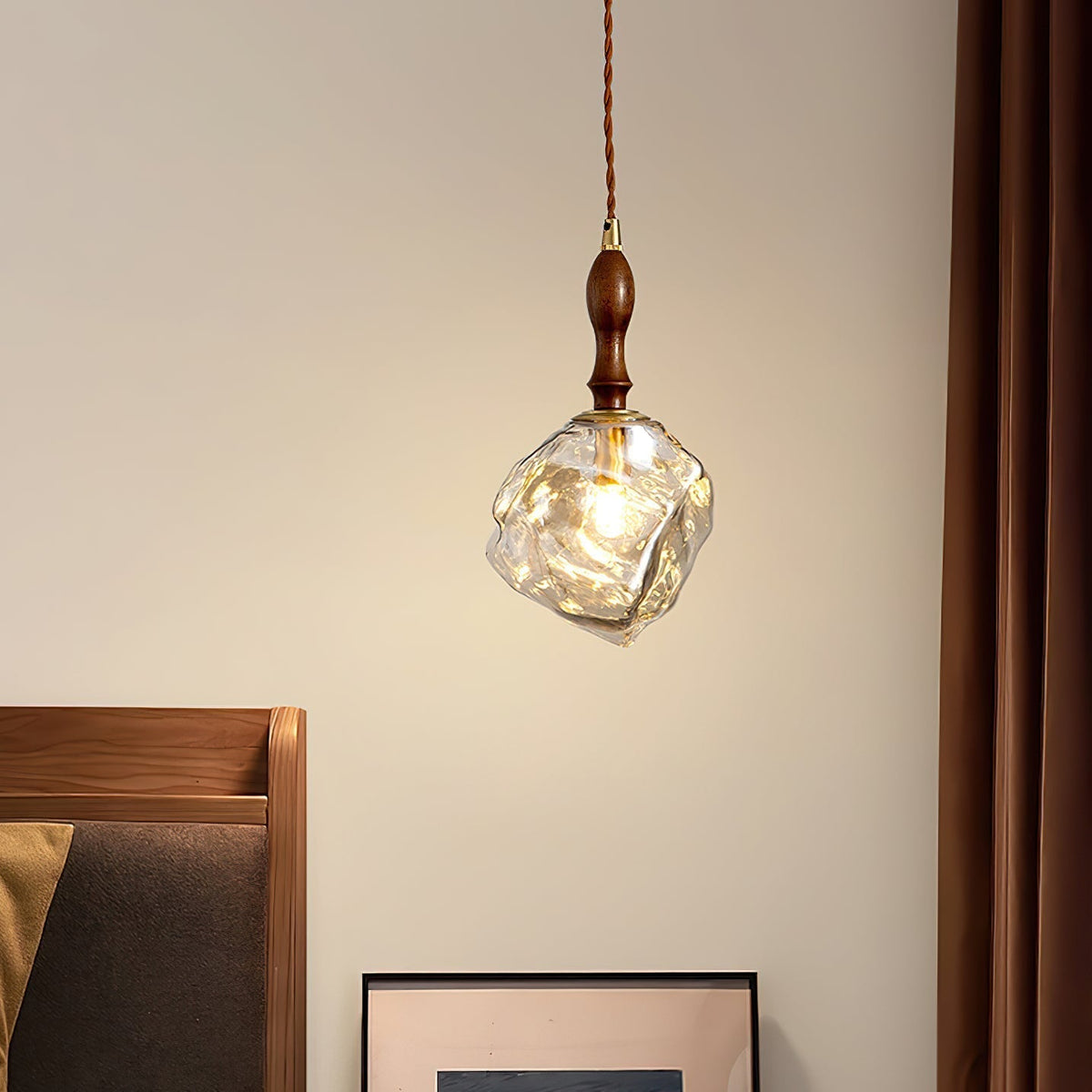 Virelli Lampe Pendante Bois de Noyer Abat-jour Cube en Verre Sculptural Chic - Neutralighting