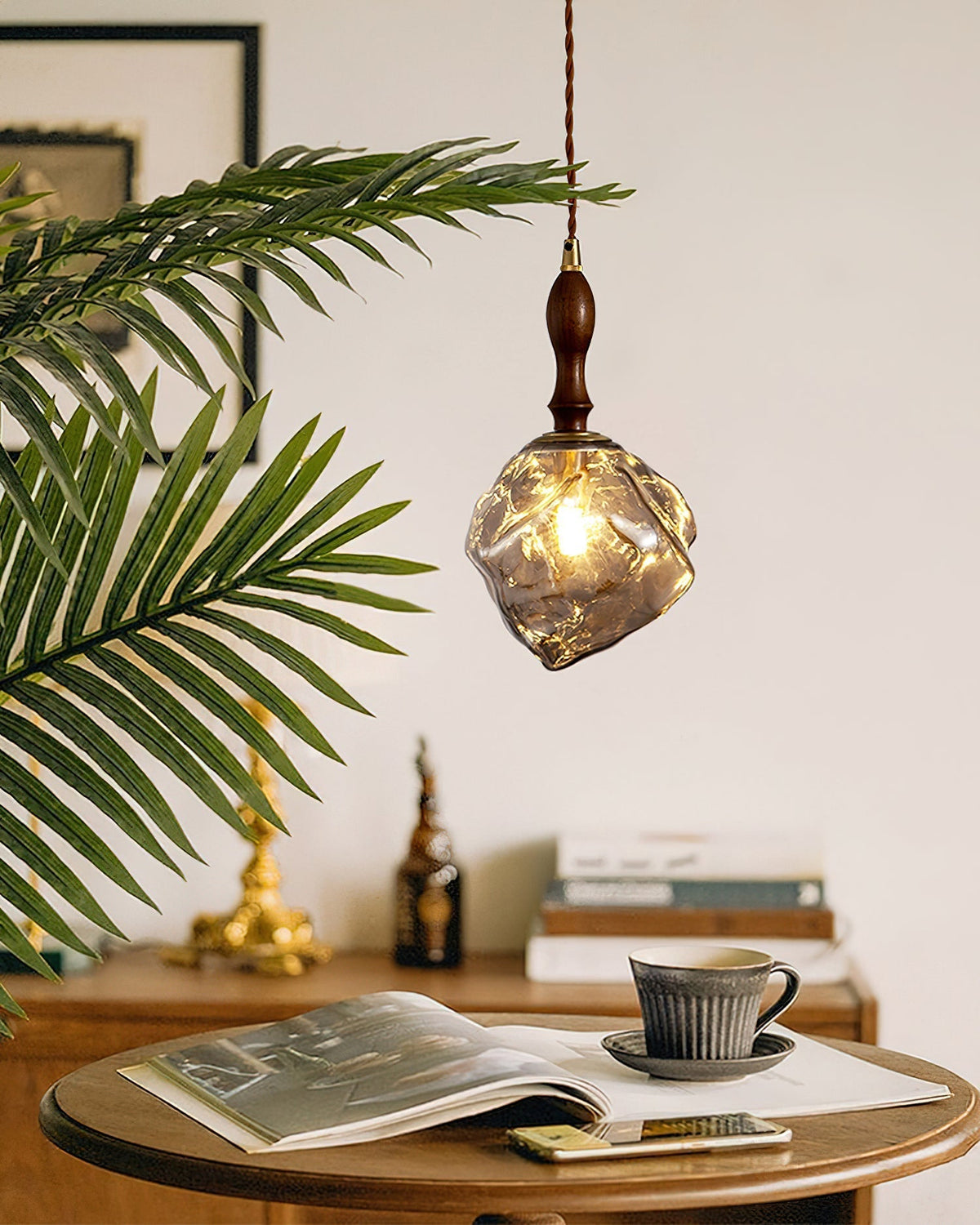 Virelli Lampe Pendante Bois de Noyer Abat-jour Cube en Verre Sculptural Chic - Neutralighting