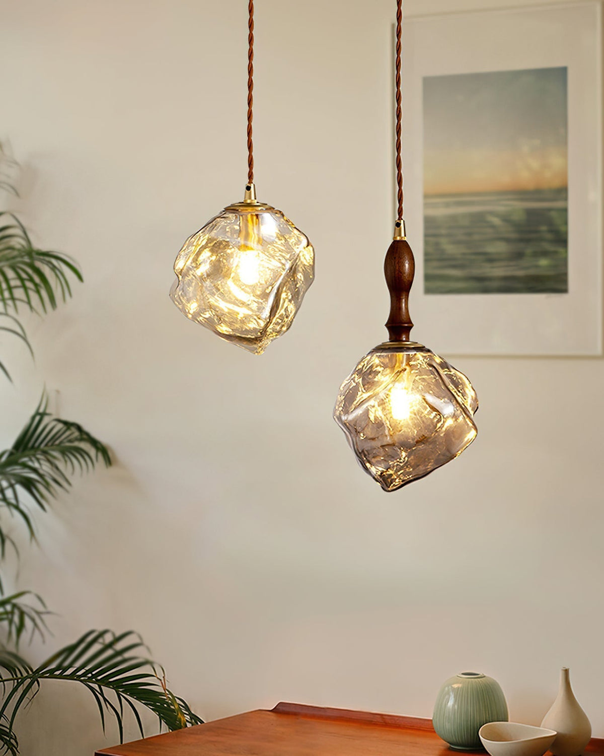 Virelli Lampe Pendante Bois de Noyer Abat-jour Cube en Verre Sculptural Chic - Neutralighting