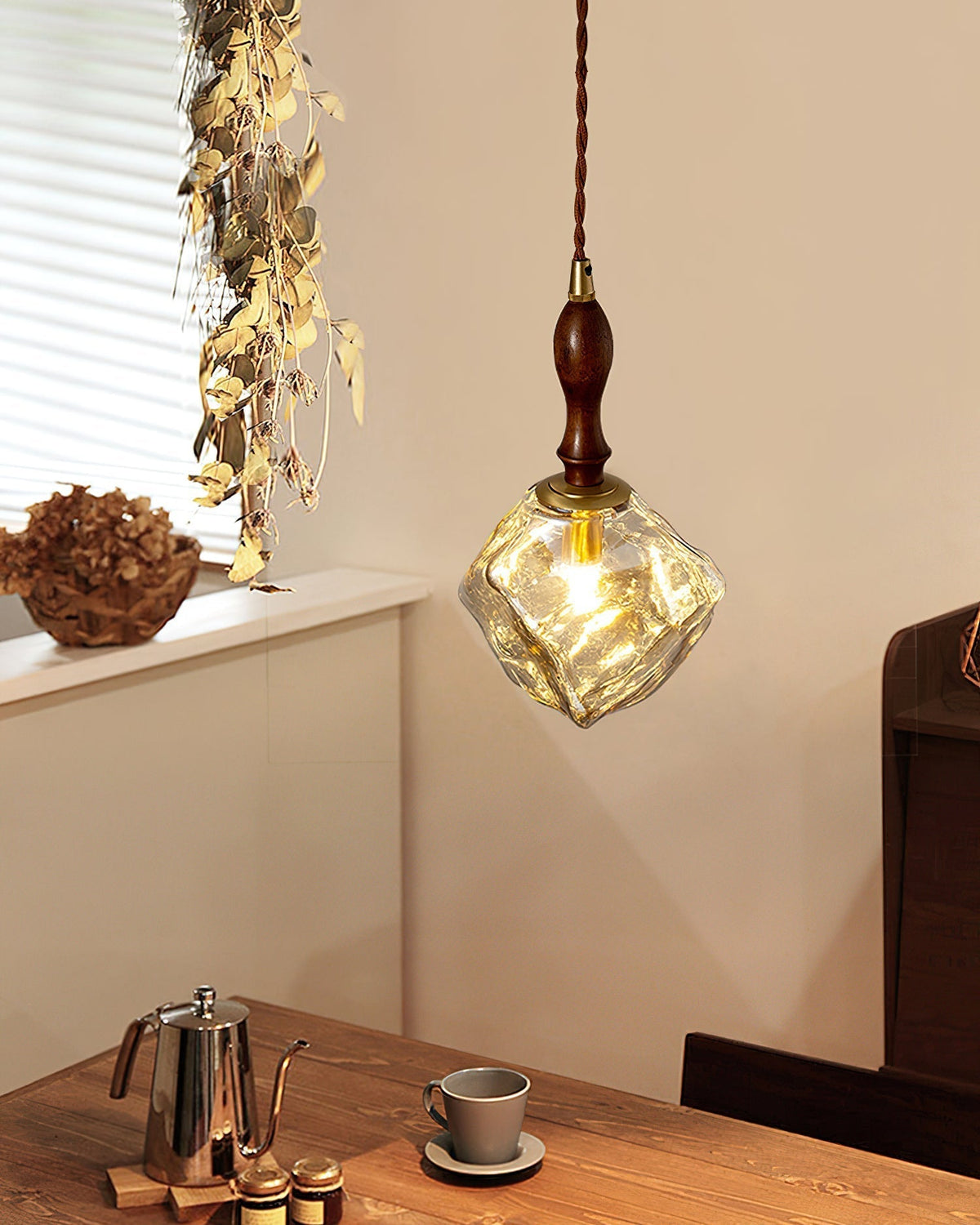 Virelli Lampe Pendante Bois de Noyer Abat-jour Cube en Verre Sculptural Chic - Neutralighting