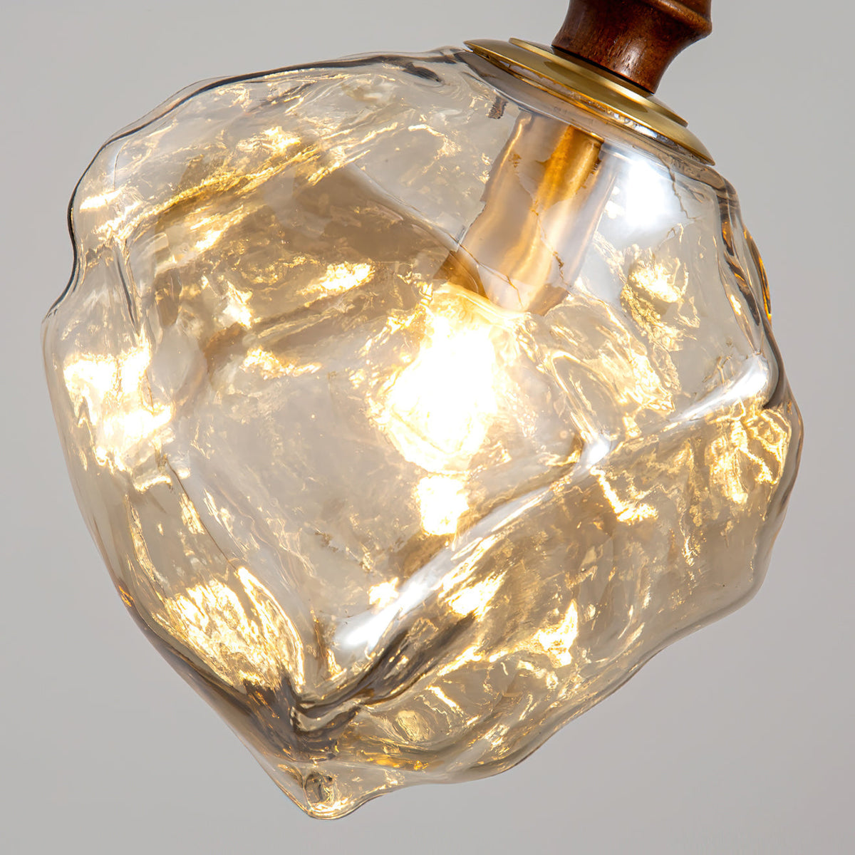 Virelli Lampe Pendante Bois de Noyer Abat-jour Cube en Verre Sculptural Chic - Neutralighting