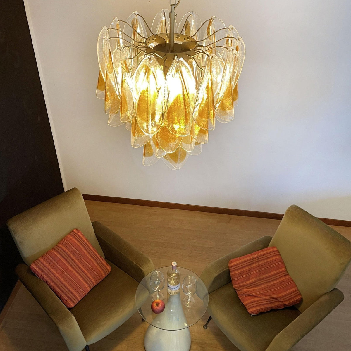 Aurora Lustre Isabella en Pétales Dorés Superposés - Neutralighting