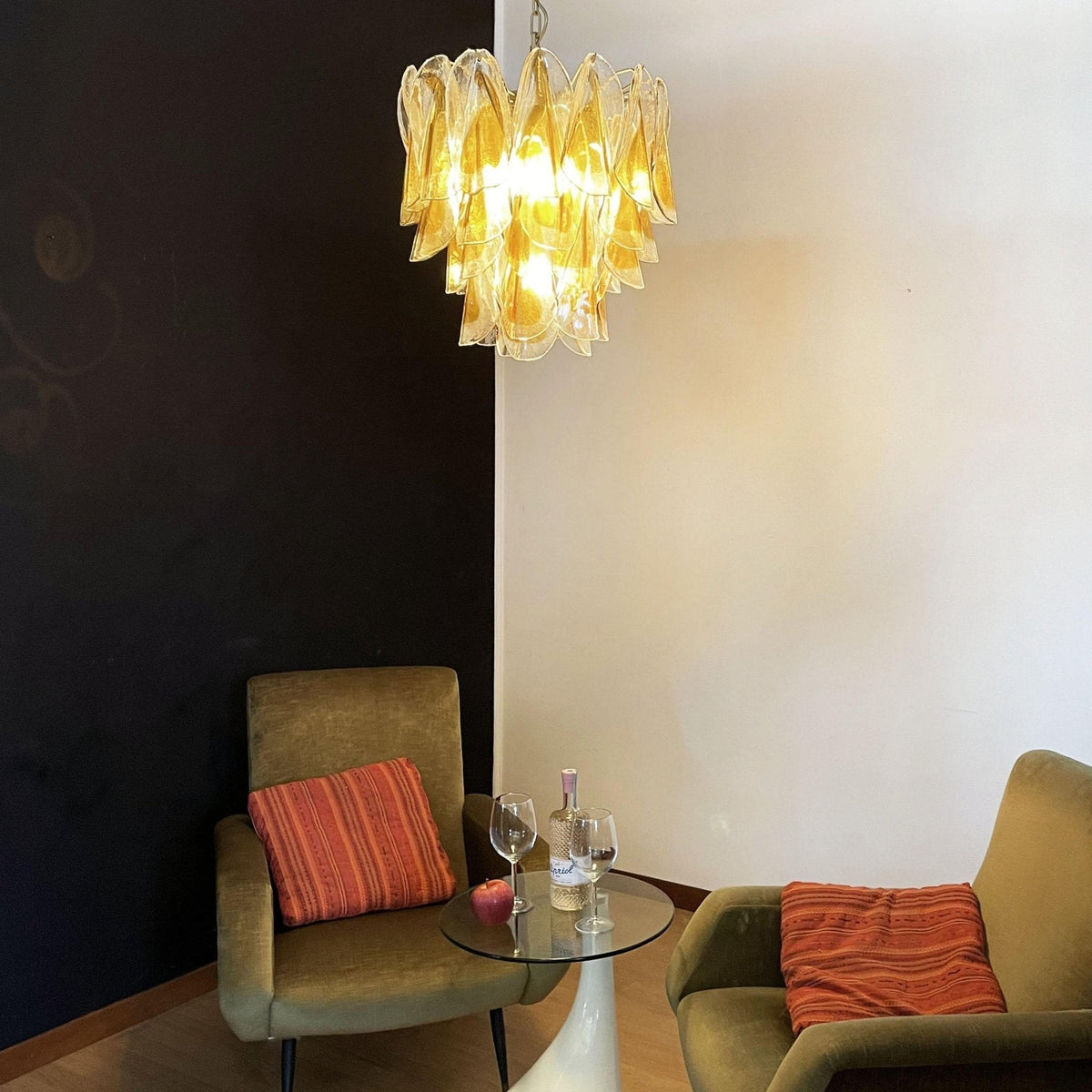 Aurora Lustre Isabella en Pétales Dorés Superposés - Neutralighting