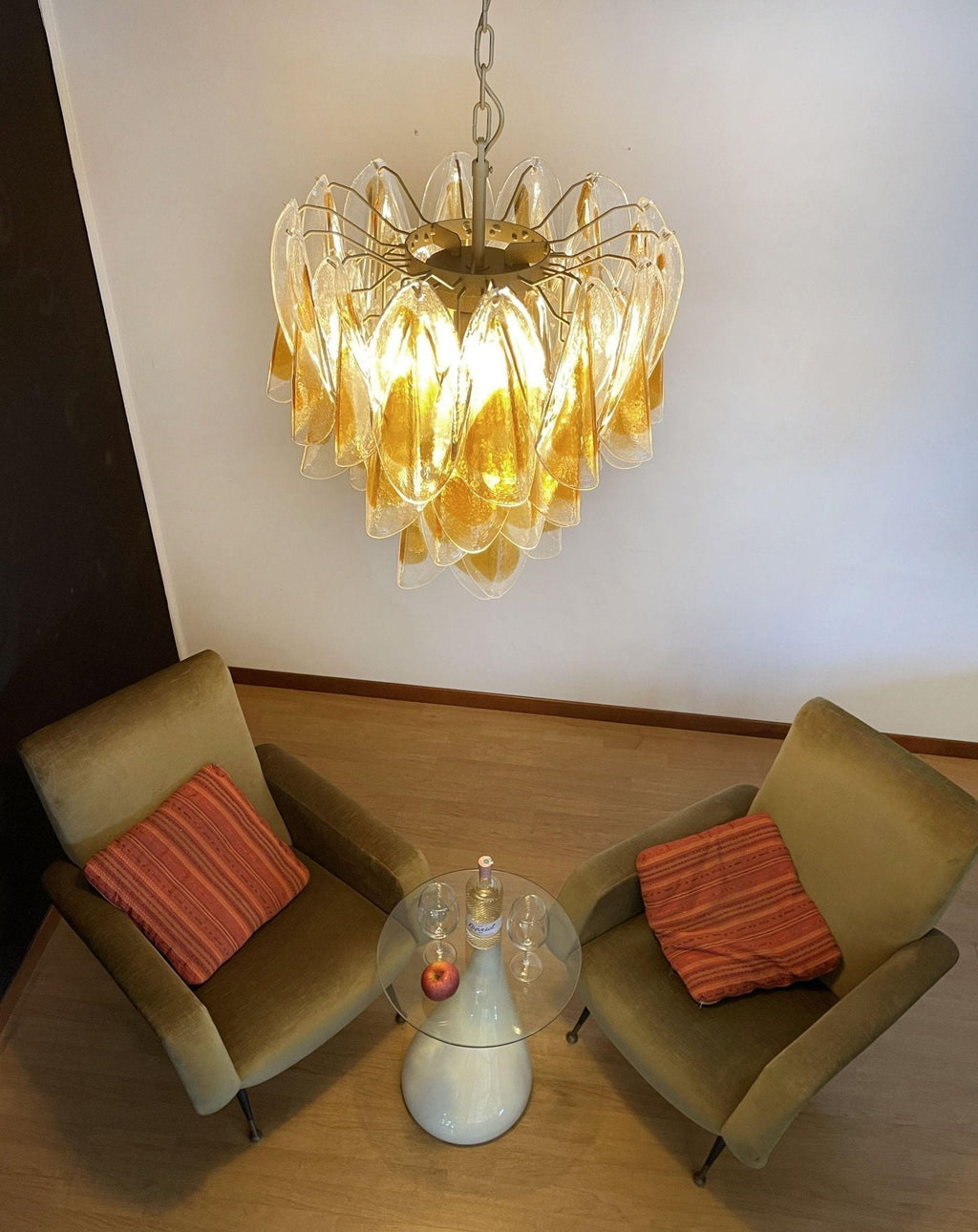 Aurora Lustre Isabella en Pétales Dorés Superposés - Neutralighting